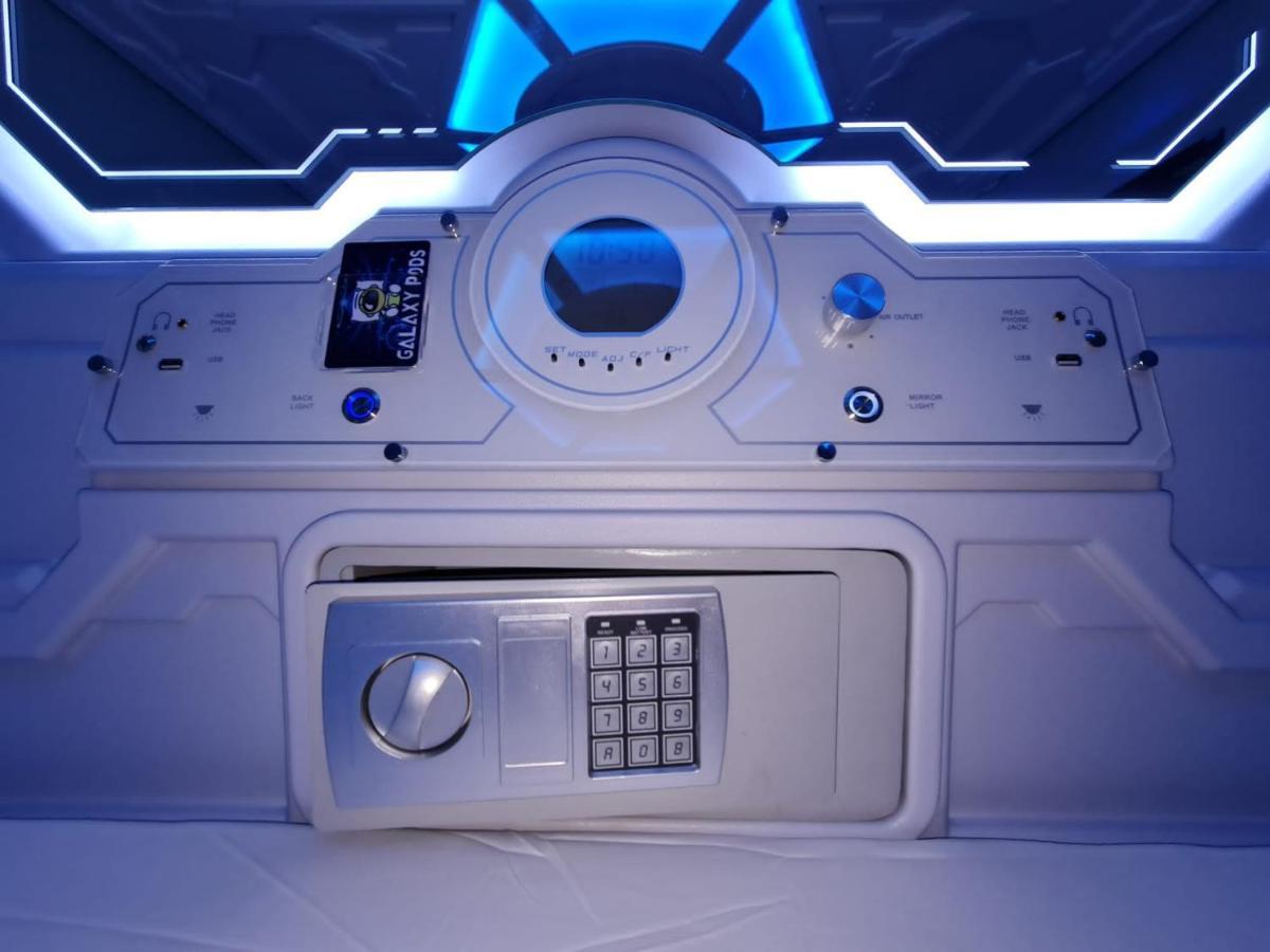 Galaxy Pods Capsule Hotel Boat Quay Singapura Exterior foto